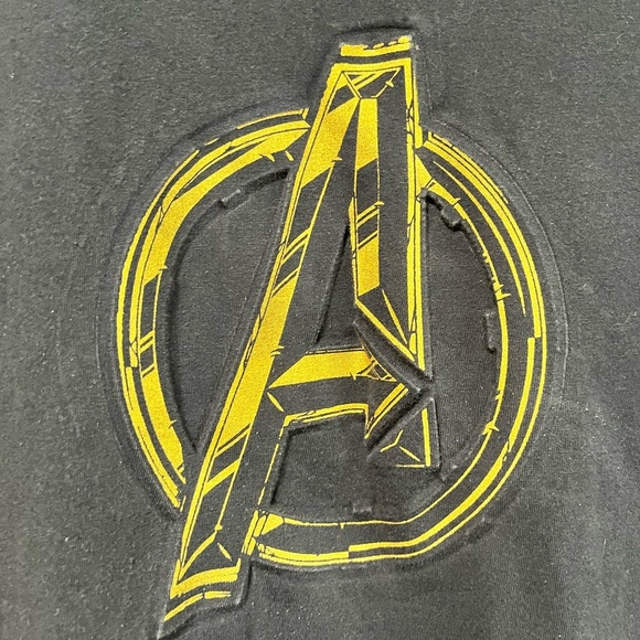 Marvel Avengers Black Gold Logo Graphic T-Shirt Men’s Large Cotton - Picture 7 of 7